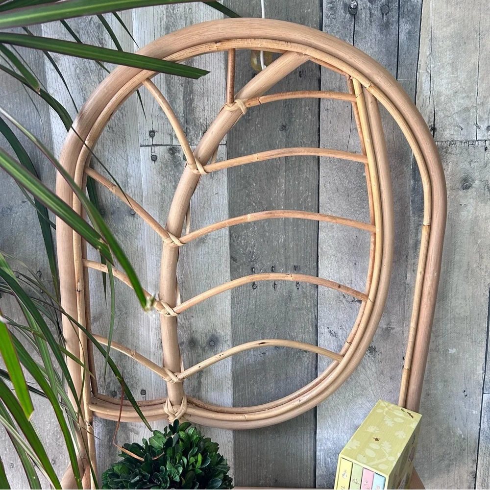 🌴Pillowfort Lovely Decorative Rattan Arched Leaf Wall Shelf in Natural Brown -